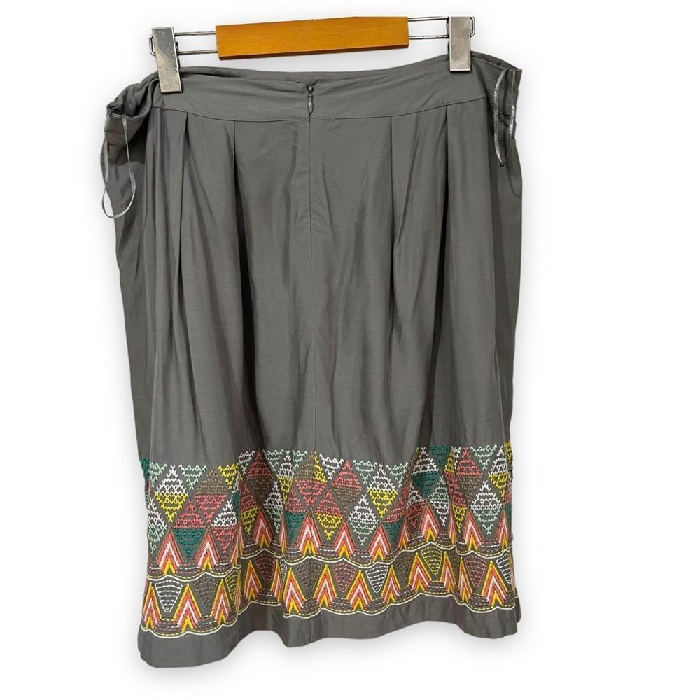 Monsoon grey skirt 2 pockets back zipper closure multicolour detail along bottom